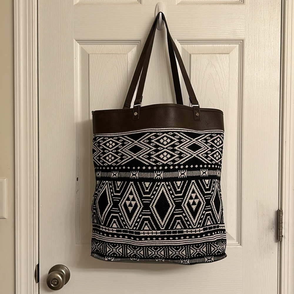Jewell by thirty-one Reversible Cotton Tote Bag Black/Cream or White/Black